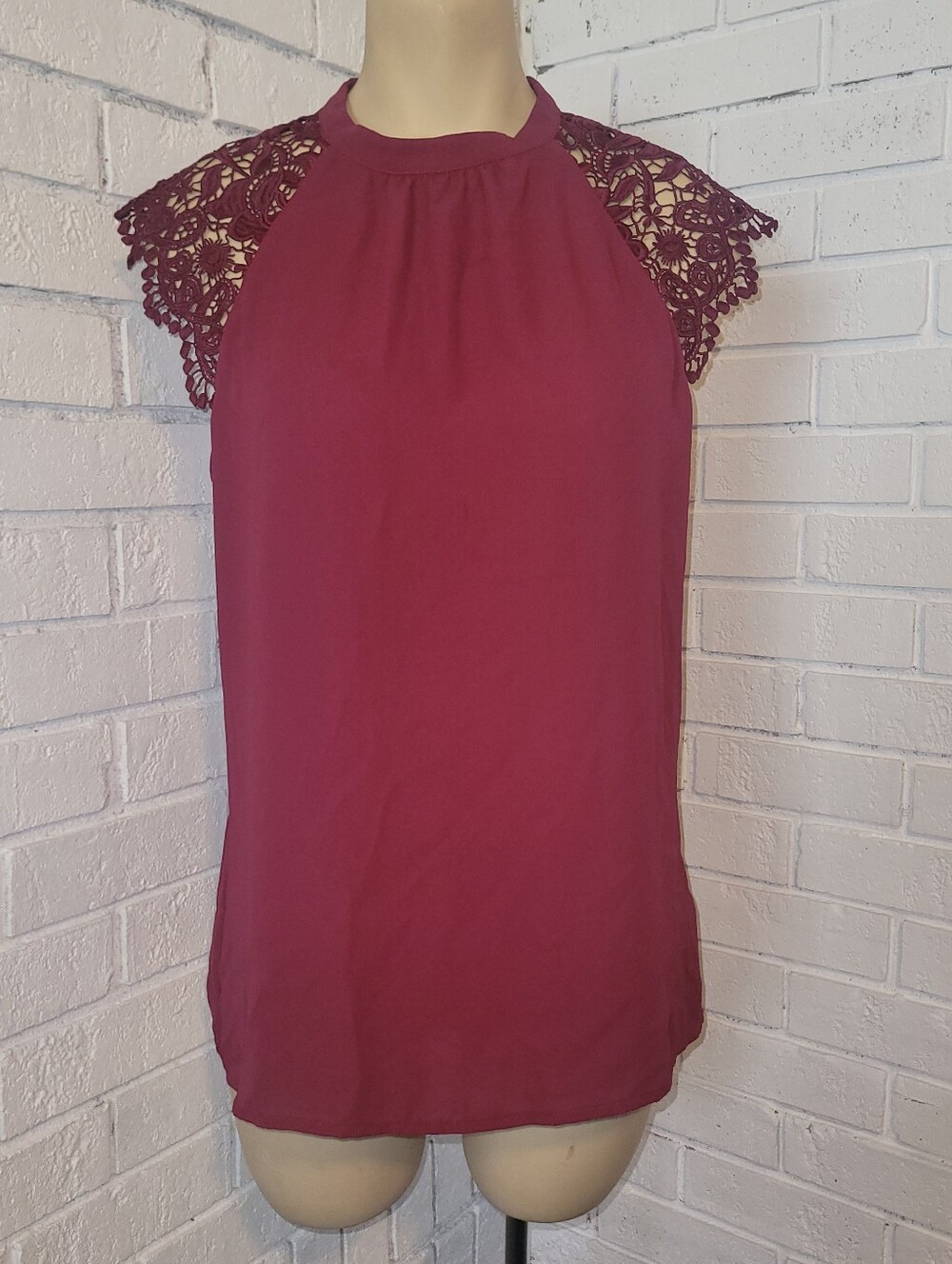 Express Maroon Lace Short Sleeve Keyhole Open Back Blouse Medium